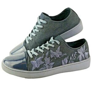 Comfortview Women's Size 12M Wide Width The Jayla Sneaker Shoes Embroide…
